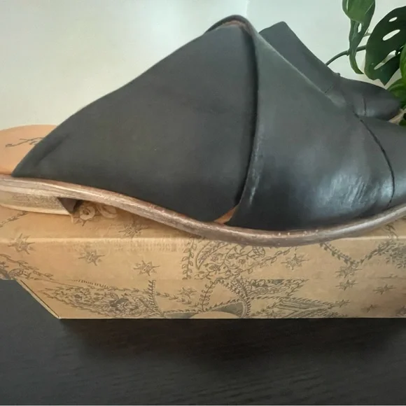 Free People Lourdes Black Leather Slip-On Shoes - Picture 3 of 7